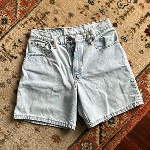 Vintage Levi’s 550 Shorts // Light Blue